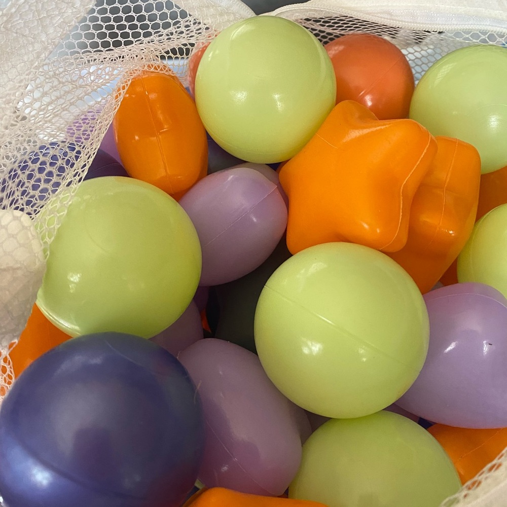 SOLD-100 Colorful Play Balls and Stars for ball pit